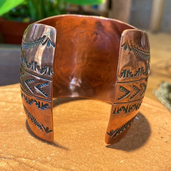 VINTAGE ‼️ NAVAJO SIGNED LARGE COPPER CUFF‼️ - Picture 5 of 13